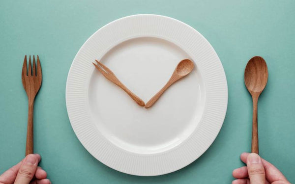 Empty Plate With Wooden Utencils, link to article 7 Do's and Don'ts for Intermittent Fasting